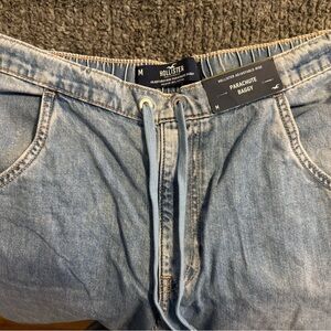 Hollister Men's Relaxed Fit Light Blue Jeans